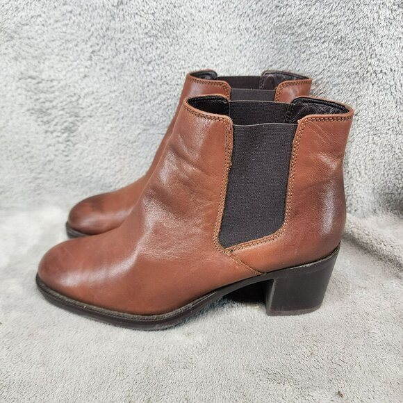 Clarks Shoes Womens Size 7.5 Brown Leather Chelsea Boots *Read* - Picture 1 of 13